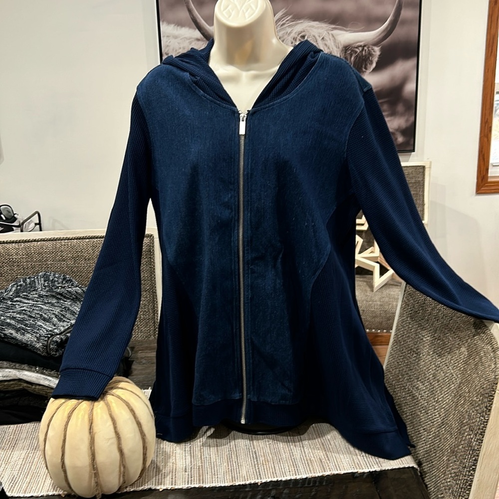 DG2 Diane Gilman brand, size L, front zip sweater. Never worn